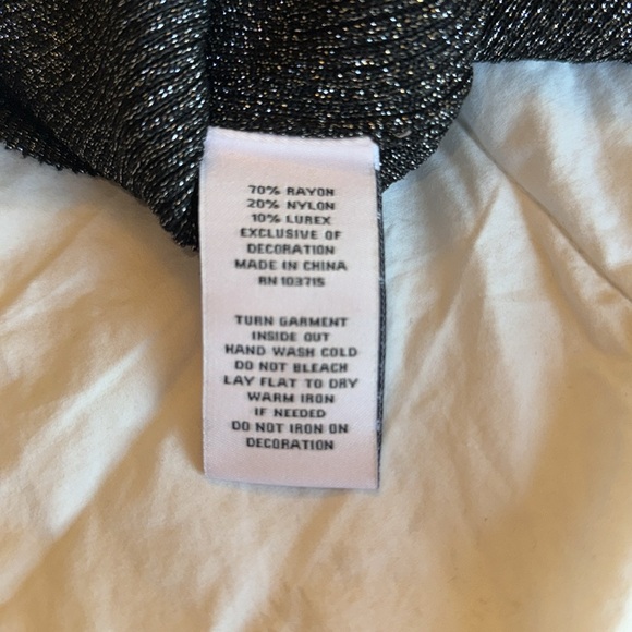 Nannette Lepore short sleeve, Black W/Metallic thread ribbed V-neck Sweater Sz L - Picture 6 of 6